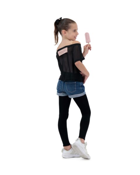 Girl wearing crop top with denim shorts